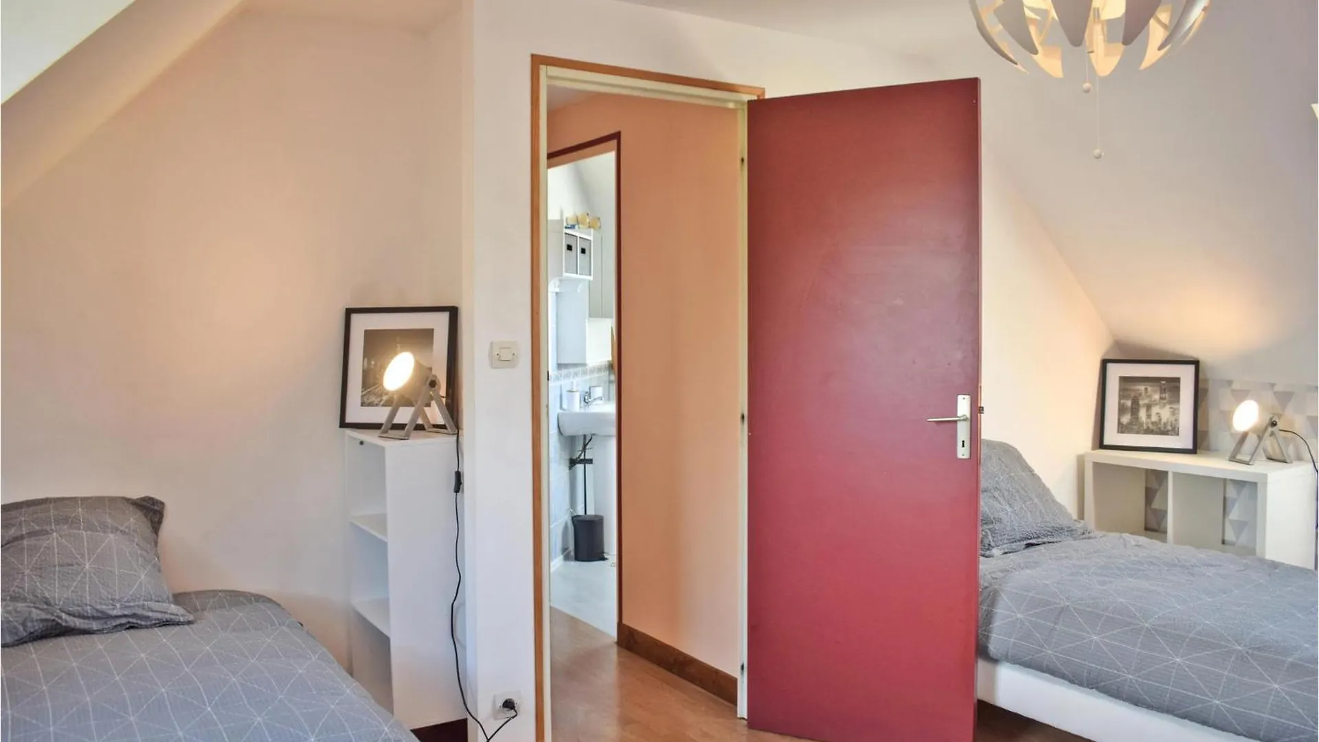 3 Bedroom Beautiful Home In Pléhédel 0*,